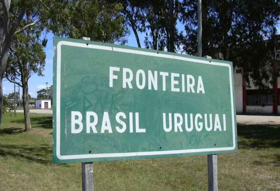 Brazil Uruguay border crossing